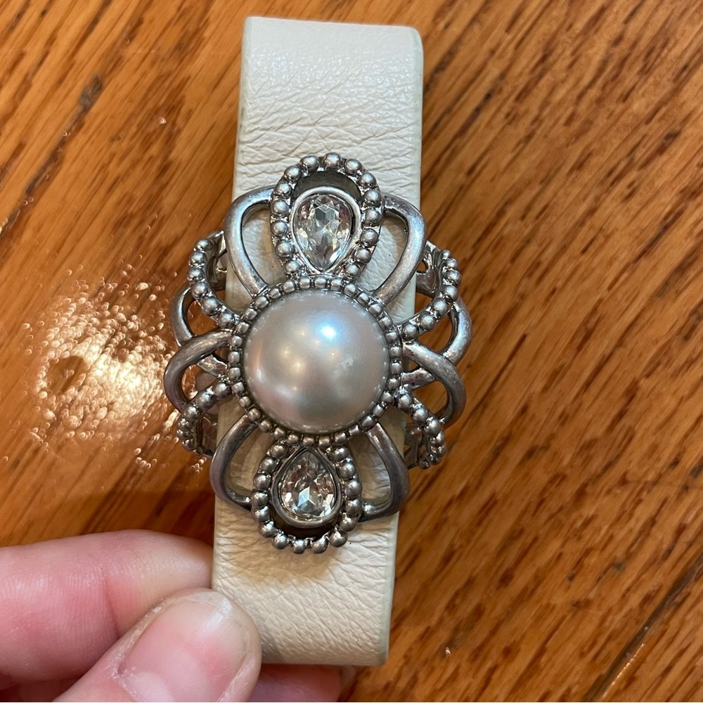 Lia Sophia Florence brooch cream leather bracelet